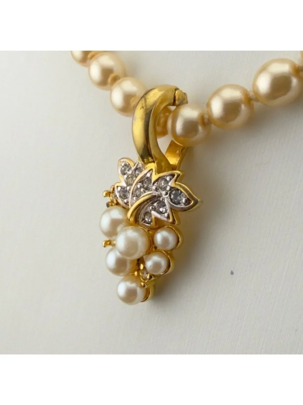 Vintage Faux Pearl Necklace Grape Leaf Rhinestone Pendant 25